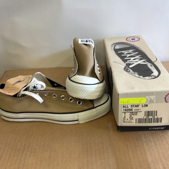 Women’s Khaki Low Top Converse - Vintage - size 7 - Picture 4 of 6
